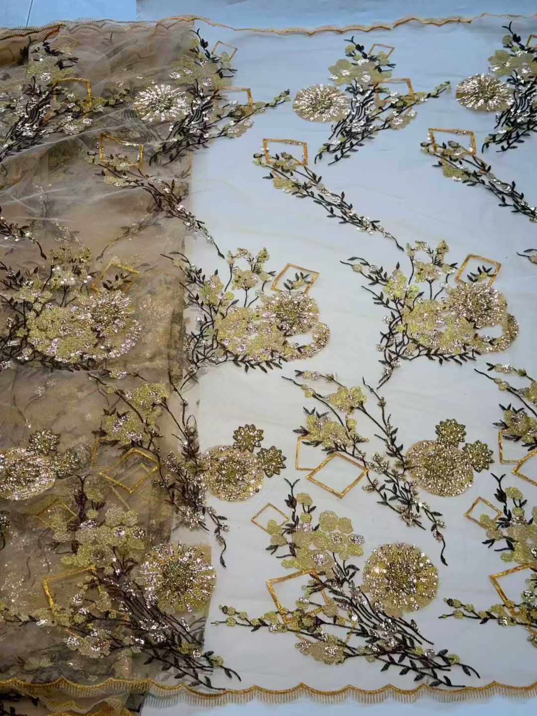 High Couture Crystal Irregular - Crystal Mesh Fabric บทวิจารณ์และราคา