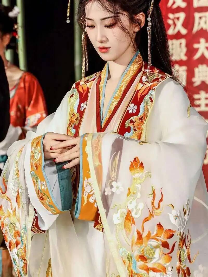 Ming Dynasty Hanfu Embroidery  - Embroidery Craft บทวิจารณ์และราคา